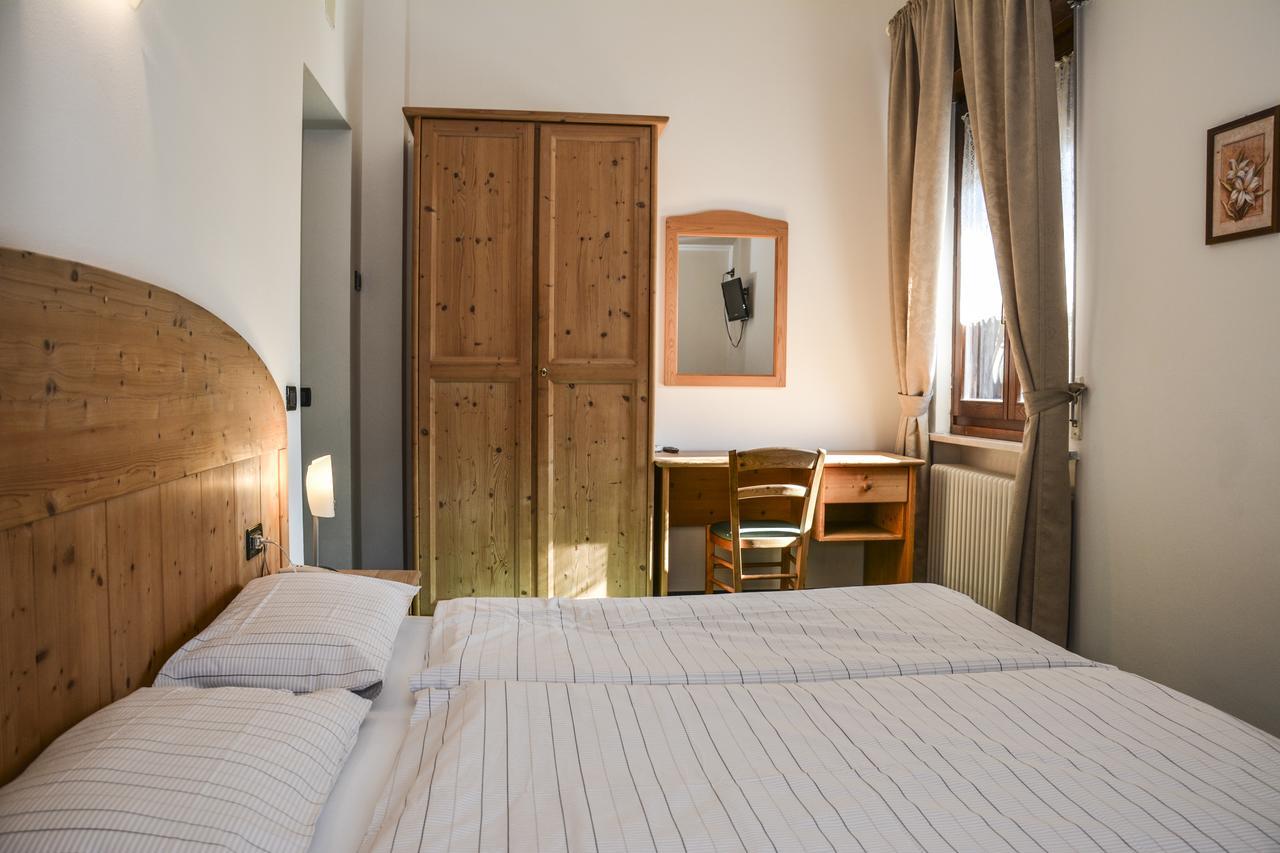 Albergo Mezzolago Buitenkant foto
