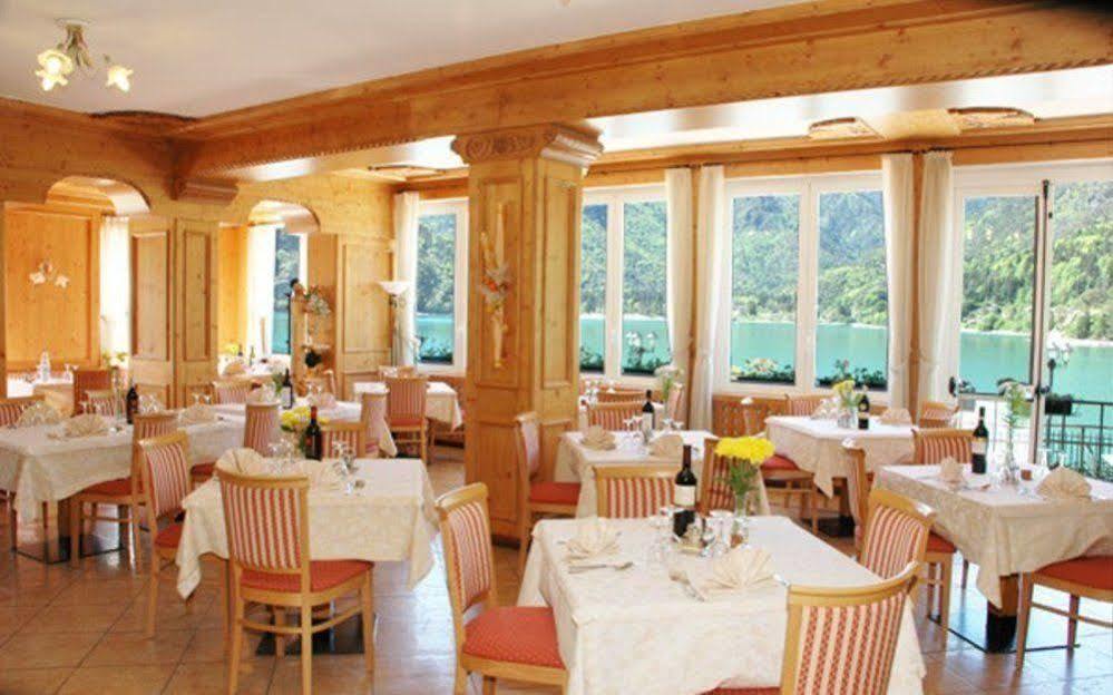 Albergo Mezzolago Buitenkant foto