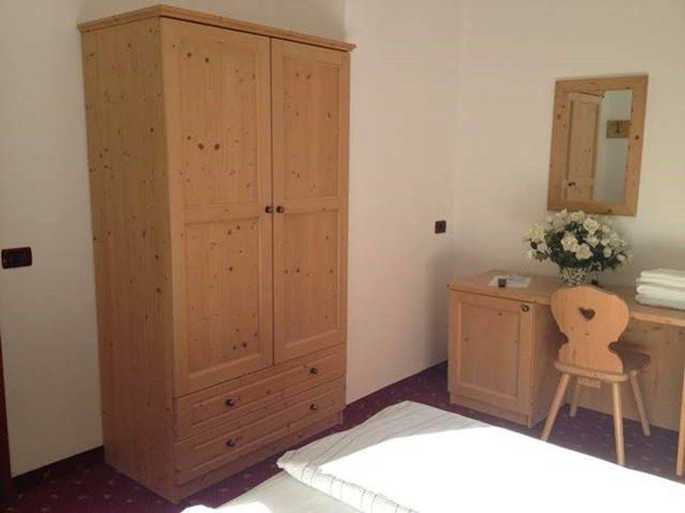 Albergo Mezzolago Buitenkant foto