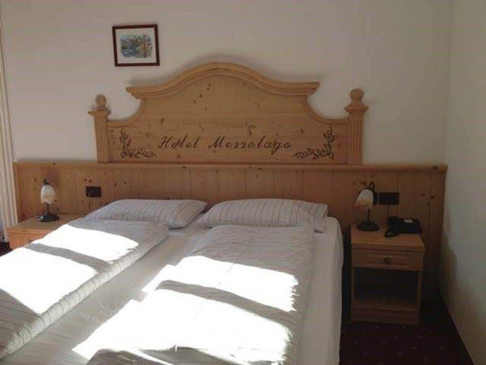 Albergo Mezzolago Buitenkant foto
