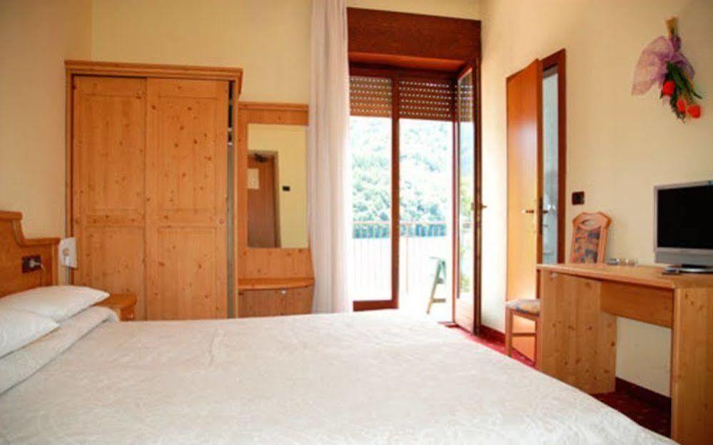 Albergo Mezzolago Buitenkant foto